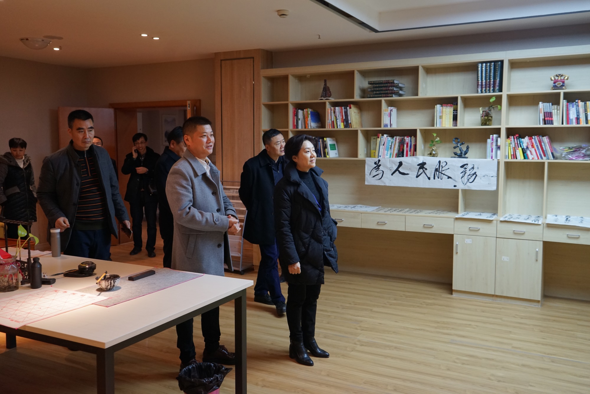 5參觀書畫閱覽室，觀看老人字畫.JPG